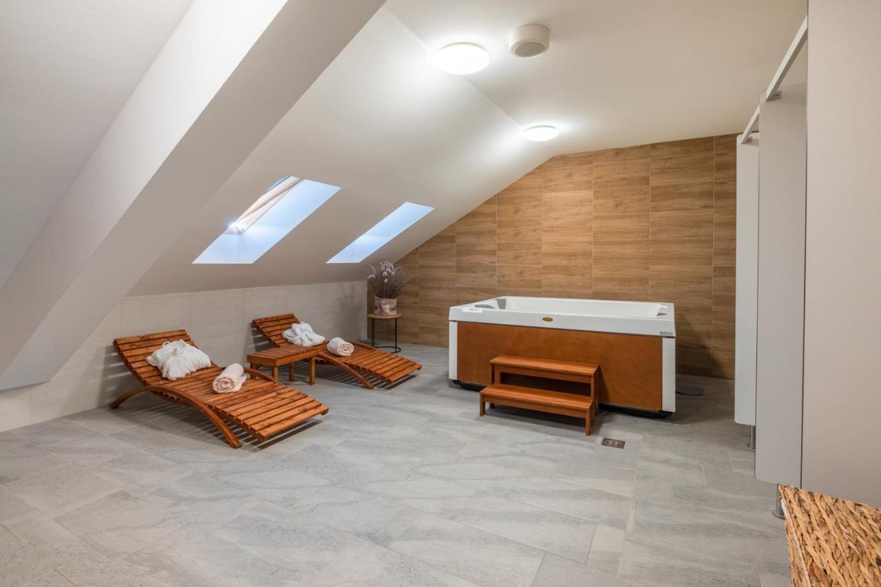 Otocki Virovi Hostel Otok  ภายนอก รูปภาพ